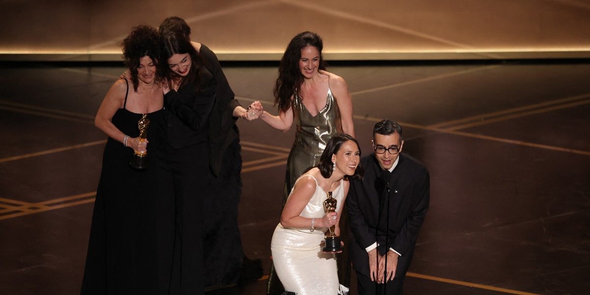 Un Oscar inedit: două filme au împărțit premiul pentru cel mai bun scurtmetraj Seara Oscarurilor a adus o surpriză memorabilă în acest an