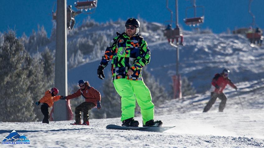 Straja, destinația perfectă pentru schi la final de săptămână: Pârtiile sunt deschise și stratul de zăpadă generos Stațiunea Straja din județul Hunedoara își așteaptă turiștii cu toate pârtiile de schi deschise în acest weekend, oferind condiții excelente pentru practicarea sporturilor de iarnă