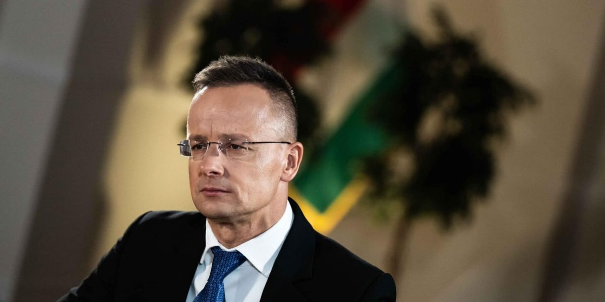 Scandal la Bruxelles: Un ministru european, suspectat că a spionat pentru Rusia Un scandal de proporții zguduie lumea politică europeană, după ce presa a relatat despre posibila transmitere de informații confidențiale către Rusia de către un membru al Consiliului Uniunii Europene