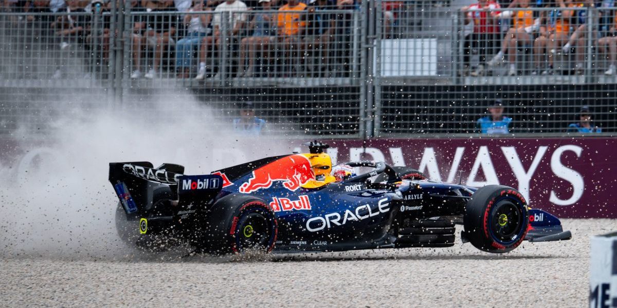 Verstappen, eliminat din calificări după un accident spectaculos în Australia Pilotul de la Red Bull, Max Verstappen, a suferit un accident neașteptat în timpul calificărilor pentru Marele Premiu al Australiei, sâmbătă