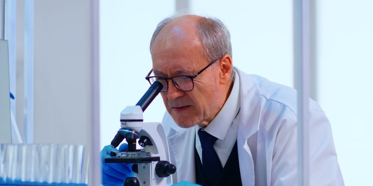 Creiere umane „antrenează” să joace Doom: Un pas uriaș spre calculatoare biologice O echipă de cercetători a făcut un pas important în domeniul calculatoarelor biologice, conectând 200.000 de celule cerebrale umane la cipuri de siliciu și antrenându-le să joace celebrul joc video Doom