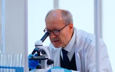 Creiere umane „antrenează” să joace Doom: Un pas uriaș spre calculatoare biologice O echipă de cercetători a făcut un pas important în domeniul calculatoarelor biologice, conectând 200.000 de celule cerebrale umane la cipuri de siliciu și antrenându-le să joace celebrul joc video Doom