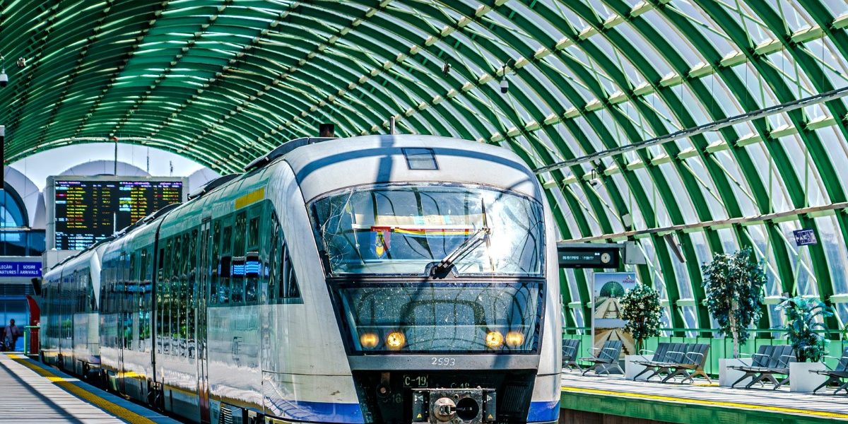 CFR Călători suspendă temporar vânzarea online de bilete pentru lucrări de mentenanță Compania Națională de Căi Ferate Române CFR Călători a anunțat o întrerupere temporară a funcționării aplicației de cumpărare online a biletelor, ca urmare a unor lucrări de înlocuire a echipamentelor esențiale