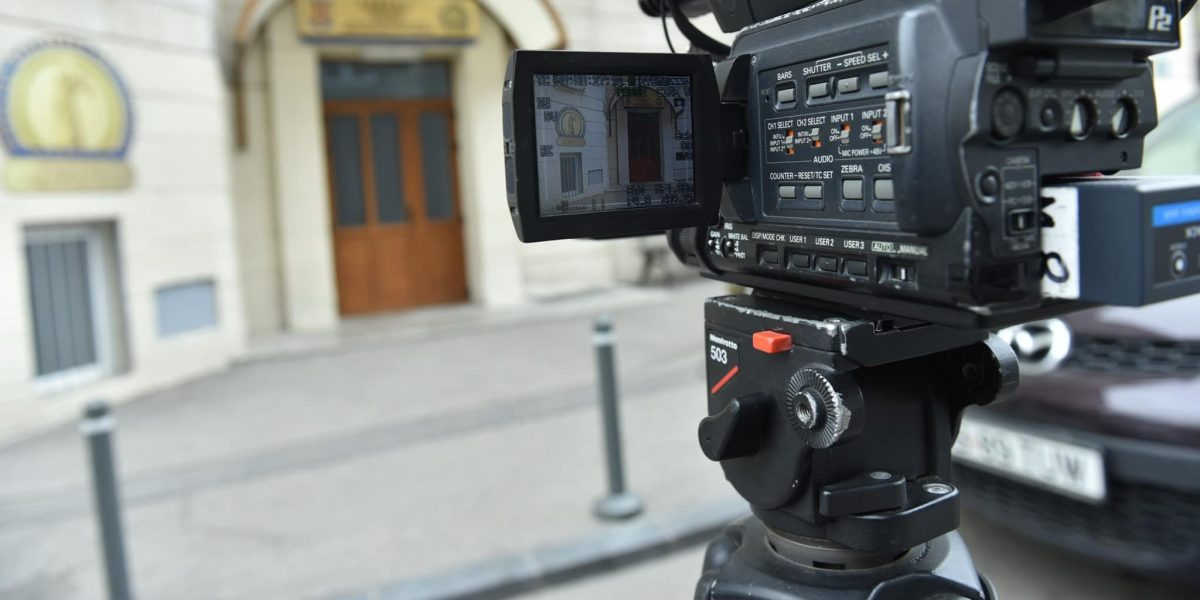 Doi vameși din Constanța, reținuți de DNA pentru luare de mită Cinci dimineața, în zori, când de obicei se termină turele de noapte, dar ancheta abia începe