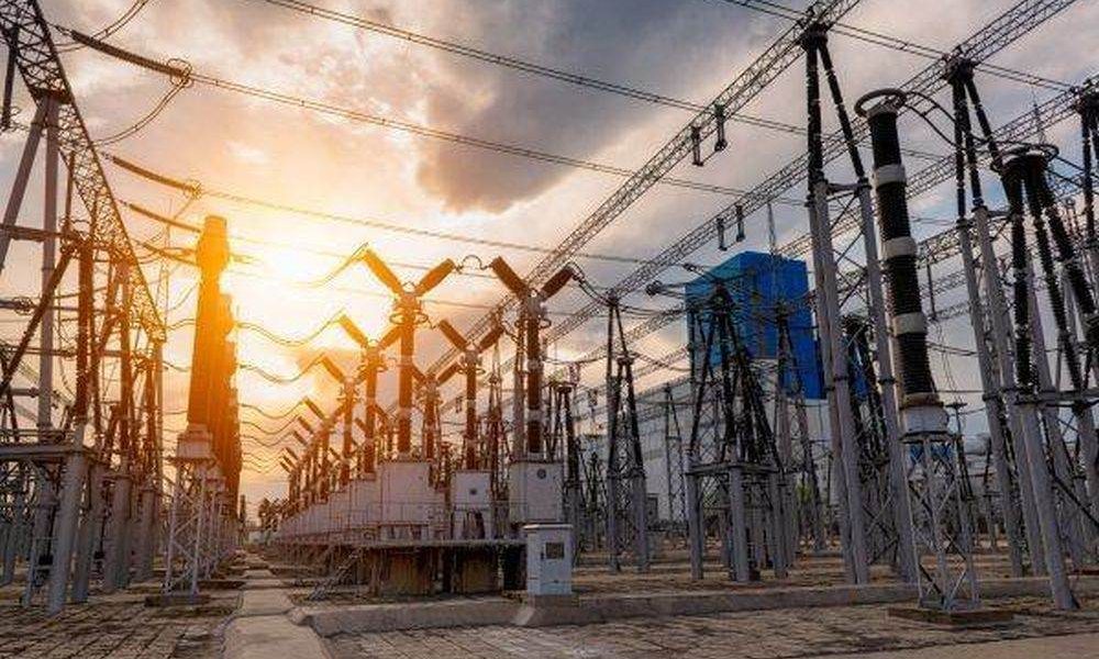 Amenințări dure între Iran și Statele Unite pe fondul tensiunilor din Orientul Mijlociu Șeful diplomației iraniene, Abbas Araqchi, a avertizat sâmbătă că Iranul va riposta împotriva oricărui atac asupra infrastructurii sale energetice, vizând instalațiile companiilor americane din regiune