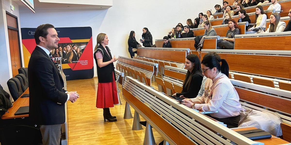 București: Viceprimarul Bujduveanu s-a întâlnit cu studenții SNSPA și a discutat despre viitorul administrației publice București, România – Viceprimarul Capitalei, Stelian Bujduveanu (PNL), a fost prezent recent la o întâlnire cu studenții din anul I ai Școlii Naționale de Studii Politice și Administrative (SNSPA), la invitația Asociației Municipiilor din România