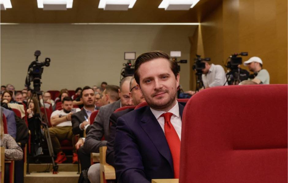 Primăria intenționează să majoreze chiriile pentru locuințele AFI după aproape două decenii Primăria Municipiului [Introduceți numele orașului, dacă este menționat, altfel se va menționa „orașul”] intenționează să majoreze chiriile pentru locuințele administrate de Administrația Fondului Imobiliar (AFI), după o perioadă de aproape douăzeci de ani, în urma aprobării unui proiect în acest sens