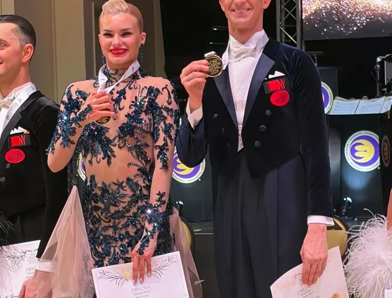 România, pe culmile dansului sportiv: Perechea Cojoc-Matei, triumfătoare la Blackpool O pereche de dansatori români a reușit o performanță notabilă în lumea dansului sportiv