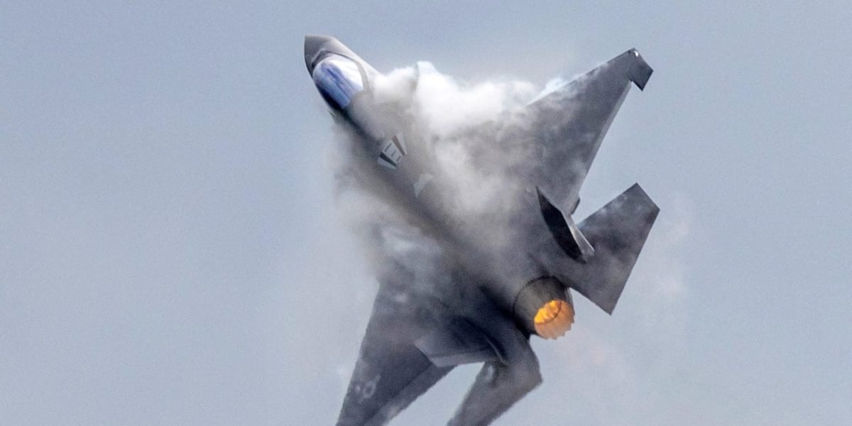 Un avion de vânătoare F-35 israelian doboară un avion iranian YAK-130 în timpul conflictului Tel Aviv, Israel – Într-o premieră dramatică a conflictului actual, Forțele de Apărare Israeliene (IDF) au anunțat miercuri dimineață, la ora 10:30, doborârea unui avion iranian YAK-130 de către un avion de vânătoare F-35I israelian