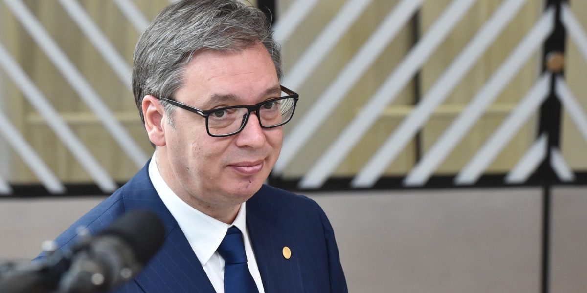Serbia se laudă cu rezerve de combustibil peste media europeană, dar nu încurajează economiile Președintele sârb Aleksandar Vucic a afirmat că rezervele de combustibil ale Serbiei sunt mai mari decât cele ale majorității statelor din Uniunea Europeană