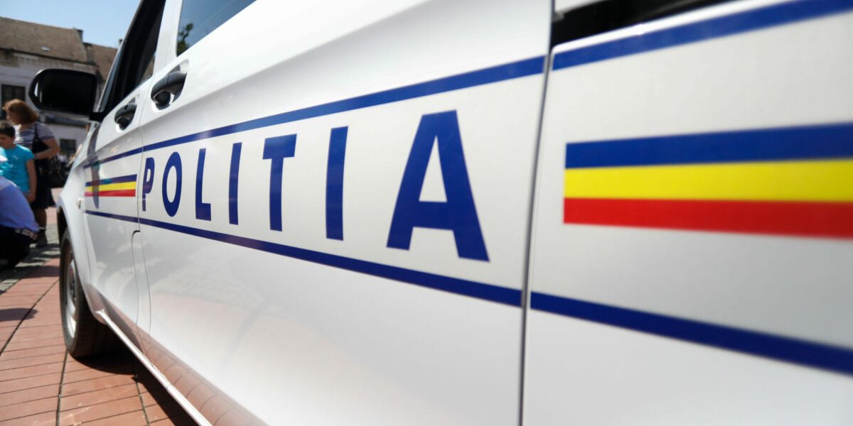 Percheziții ample în Prahova și alte județe, într-un dosar privind abuzuri la adăposturile de animale Polițiștii și procurorii au descins joi dimineața la 20 de adrese din județele Prahova, Giurgiu, Constanța și Ilfov, într-un dosar penal complex care vizează suspiciuni de înșelăciune, abuz în serviciu, uciderea animalelor și falsificarea de documente