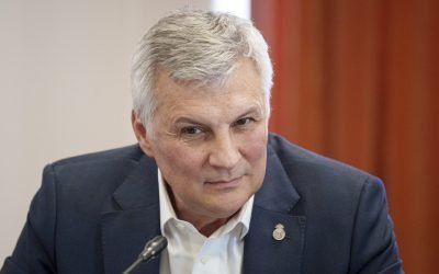 El se delimitează de guvernare