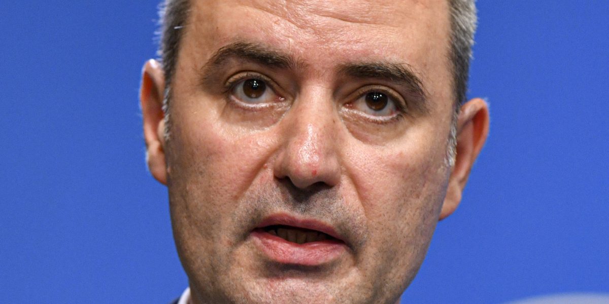 Ministrul Finanțelor, Alexandru Nazare, implicat într-un accident rutier în București Ministrul Finanțelor, Alexandru Nazare, a fost implicat într-un accident rutier în București, conform unor surse citate de Antena 3 CNN