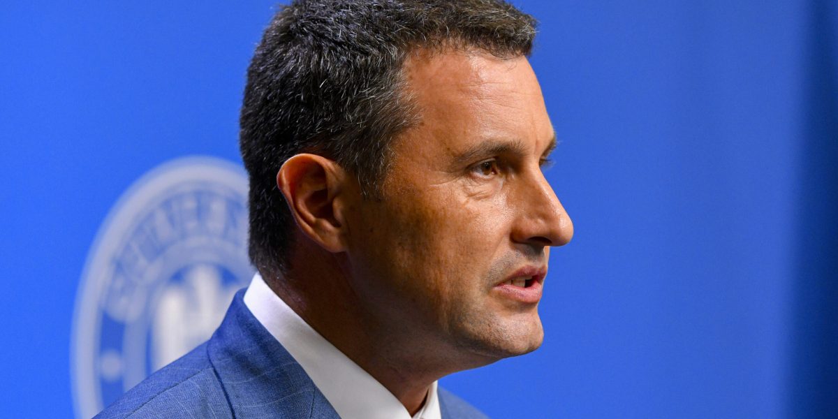 Tanczos Barna: România riscă să nu atingă ținta de deficit bugetar Vicepremierul Tanczos Barna a exprimat îngrijorări cu privire la capacitatea României de a respecta ținta de deficit bugetar de 6,2% asumată în fața Comisiei Europene