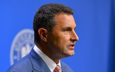 Tanczos Barna: România riscă să nu atingă ținta de deficit bugetar Vicepremierul Tanczos Barna a exprimat îngrijorări cu privire la capacitatea României de a respecta ținta de deficit bugetar de 6,2% asumată în fața Comisiei Europene