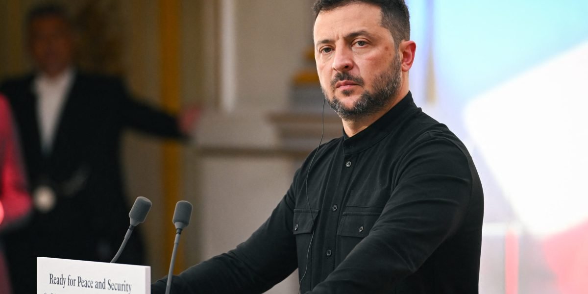 Zelenski vine la București: Dialog despre relațiile bilaterale și reconstrucția Ucrainei Președintele Ucrainei, Volodimir Zelenski, va efectua o vizită oficială la București, unde se va întâlni cu președintele României, Nicușor Dan, și cu premierul Ilie Bolojan