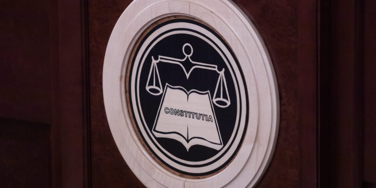 Avocatul Poporului contestă reforma administrației publice la Curtea Constituțională Avocatul Poporului a sesizat Curtea Constituțională (CCR) cu privire la ordonanța de urgență a Guvernului privind reforma administrației publice