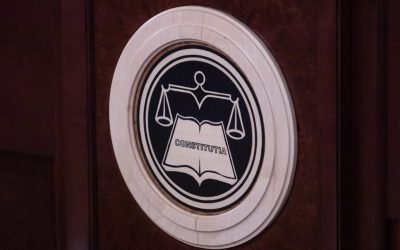 Avocatul Poporului contestă reforma administrației publice la Curtea Constituțională Avocatul Poporului a sesizat Curtea Constituțională (CCR) cu privire la ordonanța de urgență a Guvernului privind reforma administrației publice