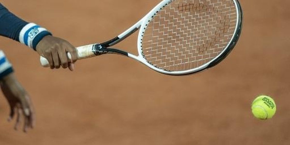 Djokovic, victorie cu emoții la Indian Wells: Sârbul se califică în optimi după un meci dramatic Novak Djokovic, numărul 3 mondial, a trecut cu greu de turul al treilea la Indian Wells, după ce l-a învins pe americanul Aleksandar Kovacevic cu scorul de 6-4, 1-6, 6-4