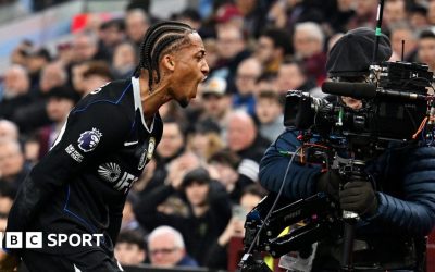 Hattrick-ul lui Joao Pedro învie speranțele lui Chelsea la Champions League, victorie categorică cu Aston Villa Aston Villa a fost umilită pe teren propriu de Chelsea, scor 4-2, într-un meci spectaculos din Premier League