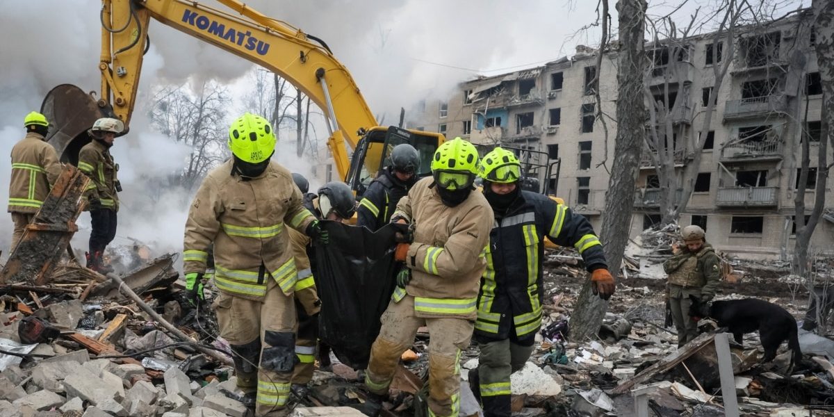 Atacuri masive ale Rusiei în Ucraina: Harkovul, sub tir, Dnipropetrovsk eliberat parțial Noaptea trecută, Rusia a lansat un atac masiv cu drone asupra Ucrainei, vizând în special infrastructura civilă