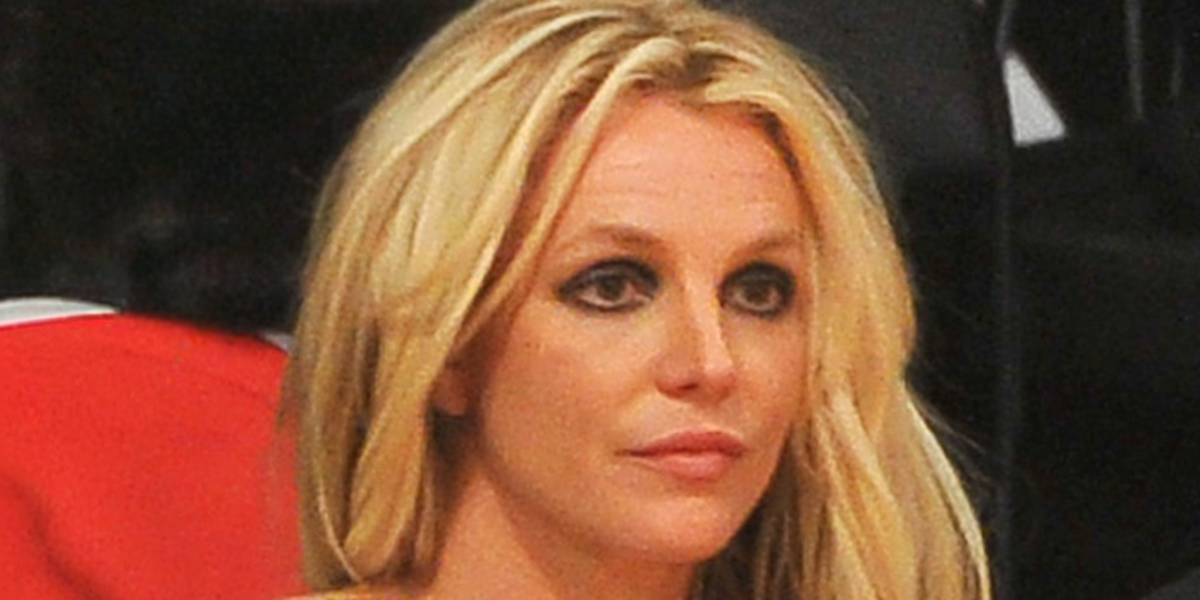 Britney Spears, reținută pentru DUI în California Vedeta pop Britney Spears a fost arestată miercuri seară în Ventura County, California, pentru conducere sub influența alcoolului (DUI), conform surselor din cadrul forțelor de ordine