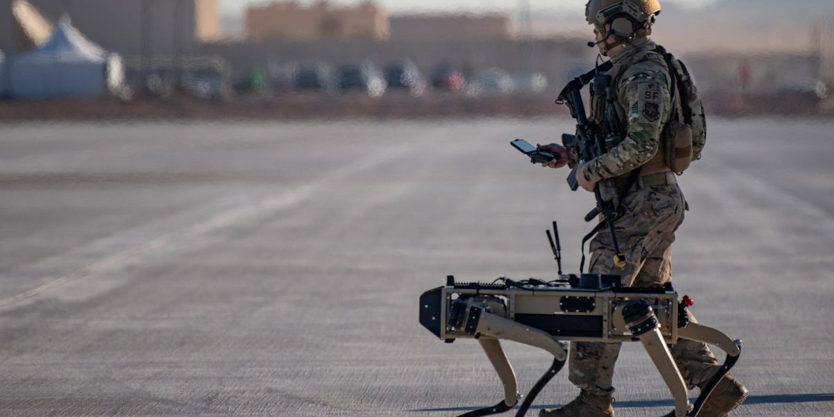 Inteligența artificială, în pragul războiului: temeri legate de control și autonomie Dezvoltarea și implementarea inteligenței artificiale (AI) în domeniul militar ridică semnale de alarmă în rândul experților în securitate, drept internațional și etică militară