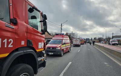 Un microbuz școlar și un camion, implicate într-un accident grav în Dâmbovița: cinci răniți, Planul Roșu activat Un accident rutier grav a avut loc vineri dimineață în localitatea Tărtășești, județul Dâmbovița, implicând un microbuz școlar și un autocamion