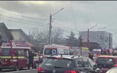 Accident cu microbuz și autotren în Dâmbovița: Eleveii și șoferul, transportați la spital Un accident rutier grav a avut loc în această dimineață în localitatea Tărtășești, județul Dâmbovița, implicând un microbuz de transport elevi și un autotren