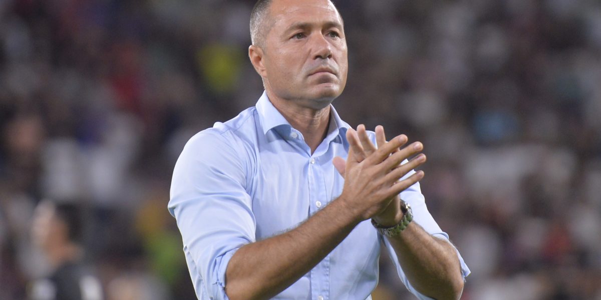 FCSB, în căutarea reconstrucției după demisiile antrenorilor și eșecul cu u cluj Eșecul suferit de FCSB în meciul cu Universitatea Cluj a generat o serie de schimbări importante în cadrul clubului