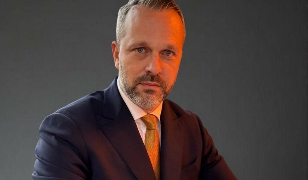 Peste 20.500 de locuințe noi, estimate pentru București și împrejurimi în 2026 Piața rezidențială din București și zonele limitrofe ar putea cunoaște o creștere semnificativă în 2026, cu peste 20.500 de locuințe noi livrate, conform raportului „Romania Residential Market Genome 2026”, realizat de compania de consultanță imobiliară SVN Romania