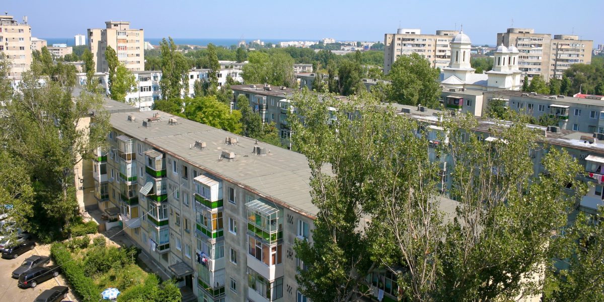 Guvernul anunță reduceri la impozitele pe locuințe, dar fără efect retroactiv Guvernul a stabilit noi reduceri pentru impozitele pe locuințe, dar acestea se vor aplica doar pentru perioada martie-decembrie 2026