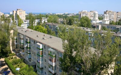 Guvernul anunță reduceri la impozitele pe locuințe, dar fără efect retroactiv Guvernul a stabilit noi reduceri pentru impozitele pe locuințe, dar acestea se vor aplica doar pentru perioada martie-decembrie 2026