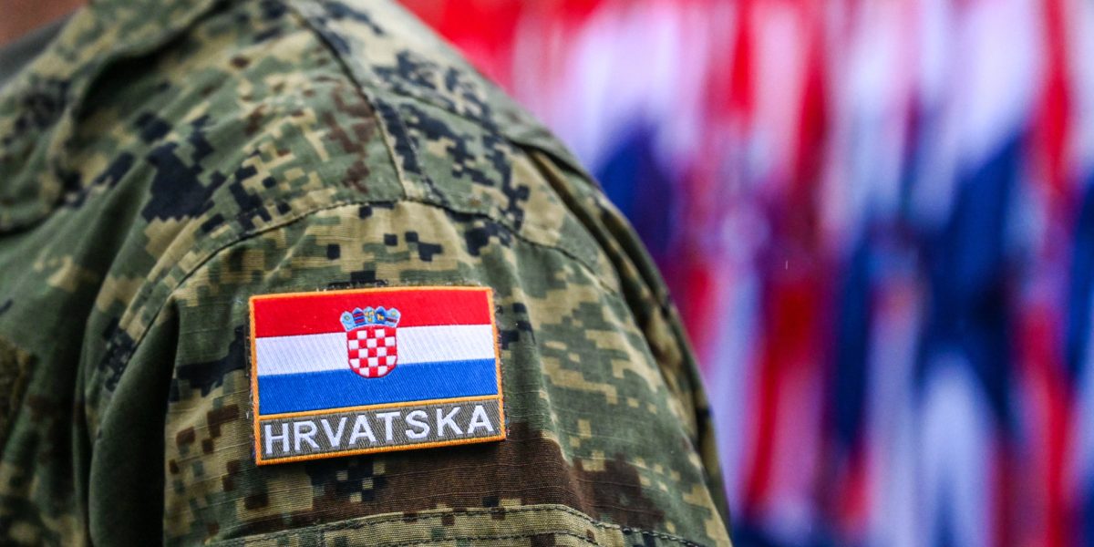 Croația reintroduce serviciul militar obligatoriu după 17 ani Zagrebul a decis să reinstaureze serviciul militar obligatoriu, o măsură ce intră în vigoare de luni, 9 martie