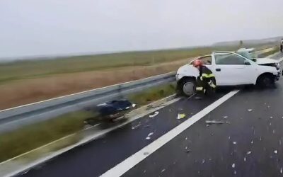 Autocar plin cu copii, răsturnat pe expres: Circulația, blocată!
