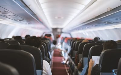 Zeci de români, inclusiv elevi din Vrancea, Neamț și Suceava, au fost repatriați cu ajutorul Mecanismului european de protecție civilă Un grup de elevi din județele Vrancea, Neamț și Suceava, alături de alți cetățeni români și europeni, au revenit în țară în cursul după-amiezii