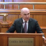 Premierul Ilie Bolojan a cerut parlamentarilor să voteze proiectul de buget în cadrul plenului reunit al Parlamentului, joi seară, subliniind importanța funcționării statului