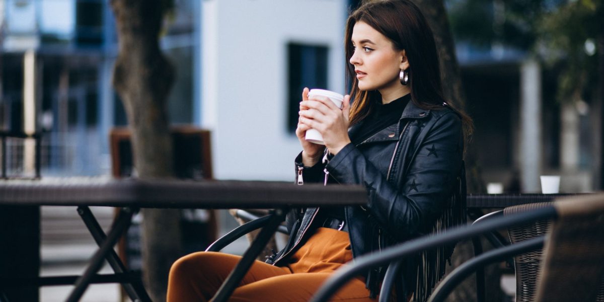 Cafeaua, un aliat neașteptat în lupta cu bolile: cercetătorii transforma un obicei zilnic într-un instrument medical O echipă de cercetători de la Texas A&M explorează noi modalități de a combate bolile cronice, cum ar fi cancerul și diabetul, combinând cafeina, o substanță familiară, cu CRISPR, un instrument puternic de editare genetică