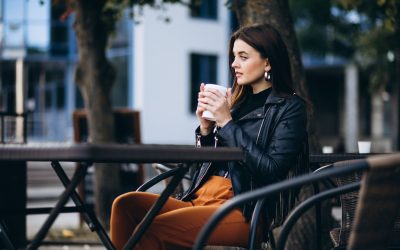 Cafeaua, un aliat neașteptat în lupta cu bolile: cercetătorii transforma un obicei zilnic într-un instrument medical O echipă de cercetători de la Texas A&M explorează noi modalități de a combate bolile cronice, cum ar fi cancerul și diabetul, combinând cafeina, o substanță familiară, cu CRISPR, un instrument puternic de editare genetică