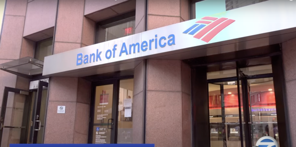 Un bărbat a fost reținut în Paris după ce a încercat să incendieze o bancă americană O tentativă de atac terorist a fost dejucată în Paris, în noaptea de vineri spre sâmbătă, după ce un bărbat a fost arestat în timp ce încerca să aprindă un dispozitiv exploziv în fața unei filiale a băncii americane Bank of America