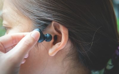 Căștile audio: Parteneri de zi cu zi, potențial sursă de infecții ale urechii Utilizate frecvent de o mare parte din populație pentru ascultarea muzicii, a podcasturilor sau pentru convorbiri telefonice, căștile audio pot avea un impact semnificativ asupra sănătății urechilor