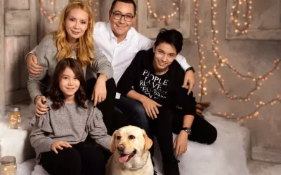 Fiica lui Victor Ponta s-a întors în țară, după ce fostul premier a acuzat ministrul de externe de obstrucționare Fiica lui Victor Ponta, fost premier al României, a revenit în țară, eveniment confirmat atât de politician, cât și de mama acesteia, Daciana Sârbu