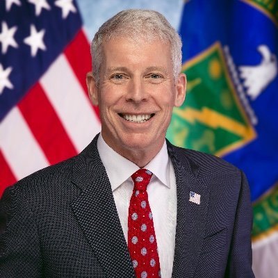 Blocada strâmtorii Ormuz, un „inconvenient temporar”, conform oficialilor americani Secretarul american pentru Energie, Chris Wright, a declarat duminică că blocada strâmtorii Ormuz este un „inconvenient temporar”