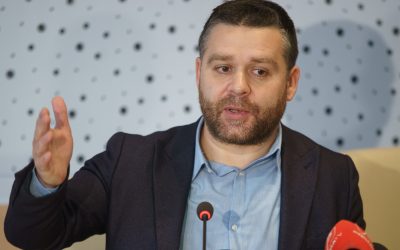 Ciucu, la verificări în teren: Amenzi fără excepții pentru nereguli în spațiul public Primarul general al Capitalei, Ciprian Ciucu, a efectuat recent o serie de verificări în mai multe zone ale Bucureștiului, alături de echipe ale primăriei și de polițiști locali