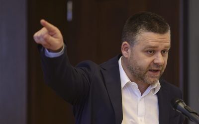 Ciucu anunță concesionarea clădirilor cu risc seismic și regândirea traficului în centrul Capitalei Ciprian Ciucu, primarul general al Capitalei, a declarat într-un interviu că primăria intenționează să scoată la concesionare, prin licitație publică, clădiri vechi cu risc seismic, pentru care nu există fonduri disponibile pentru renovare