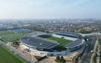 Manchester City își extinde influența în Statele Unite cu o nouă academie dedicată tinerilor fotbaliști Clubul englez de fotbal Manchester City își continuă expansiunea în Statele Unite ale Americii prin lansarea unei noi academii pentru tineret