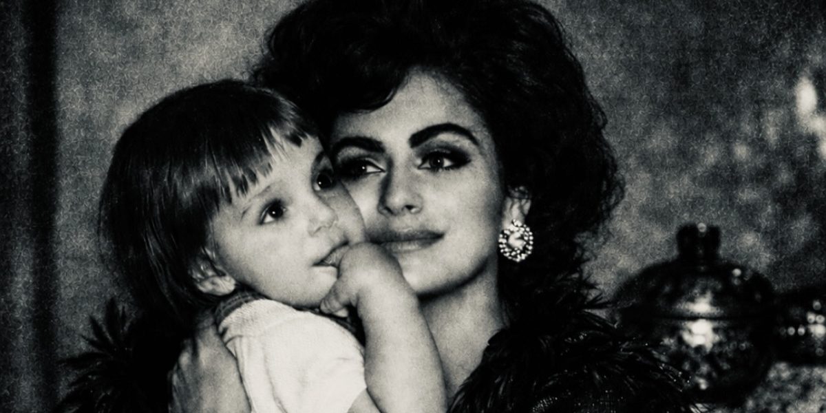 Maurice Munteanu, juratul „The Ticket”, își celebrează mama printr-un mesaj emoționant Maurice Munteanu, cunoscut jurat de la emisiunea „The Ticket” și blogger de fashion, a publicat o serie de fotografii pe rețelele sociale cu ocazia Zilei Femeii din acest an