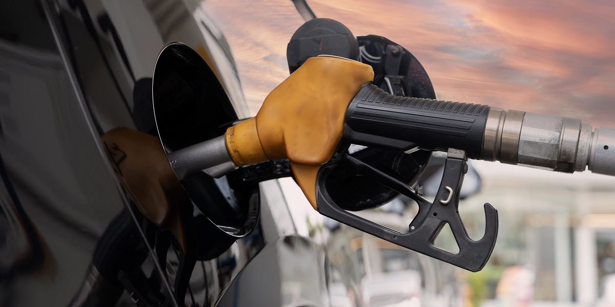 Benzina depășește pragul de 8 lei: Scumpiri rapide alimentează îngrijorările Prețurile carburanților continuă să crească în România, benzina depășind pragul de 8 lei pe litru în majoritatea stațiilor