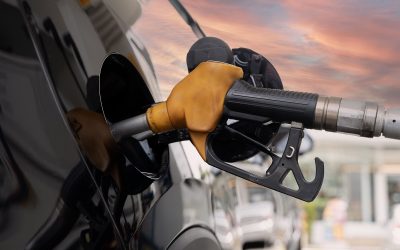 Benzina depășește pragul de 8 lei: Scumpiri rapide alimentează îngrijorările Prețurile carburanților continuă să crească în România, benzina depășind pragul de 8 lei pe litru în majoritatea stațiilor