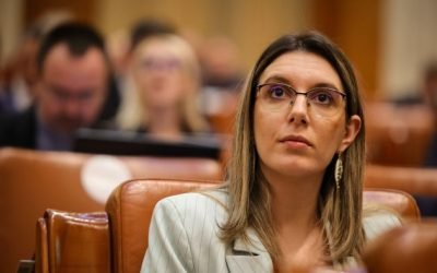 Ministrul Mediului, Diana Buzoianu, apără investiția de la Mihăileni și acuză „scandal populist” Ministrul Mediului, Diana Buzoianu, a declarat în Parlament că proiectul barajului de la Mihăileni, județul Hunedoara, nu este blocat definitiv, respingând acuzațiile privind oprirea lucrărilor